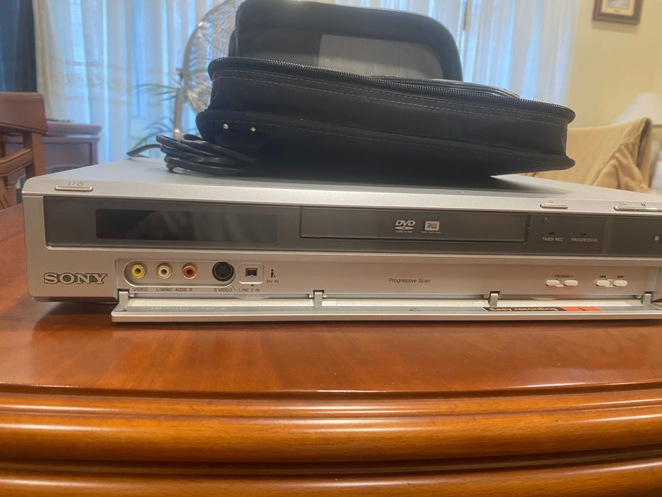 Leitor DVD SONY e 40 DVDs