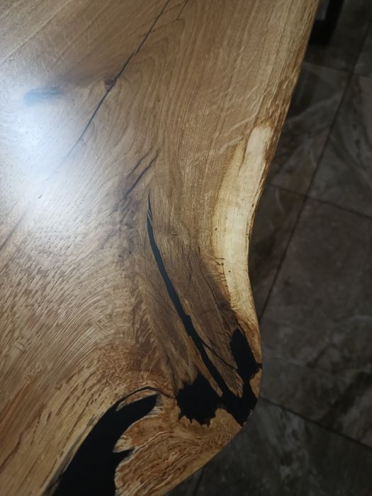 Stół dębowy 200 cm z dodatkiem żywicy