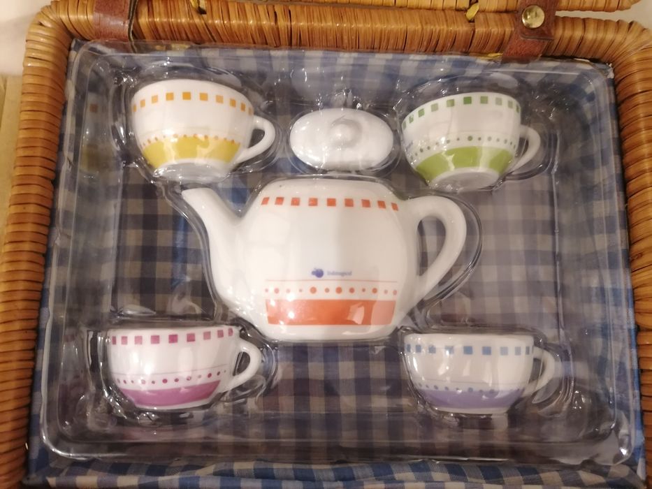 Cesta de Piquenique com Conjunto de loiça