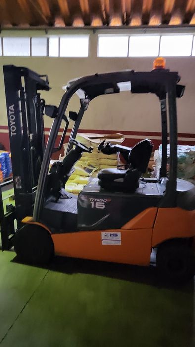 Empilhador Elétrico