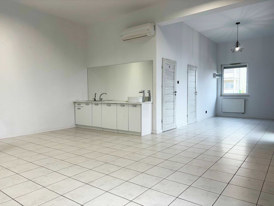 Lokal z witrynami na wynajem