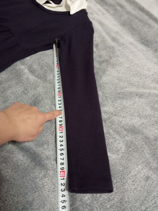 Elegancki sweter z kołnierzykiem