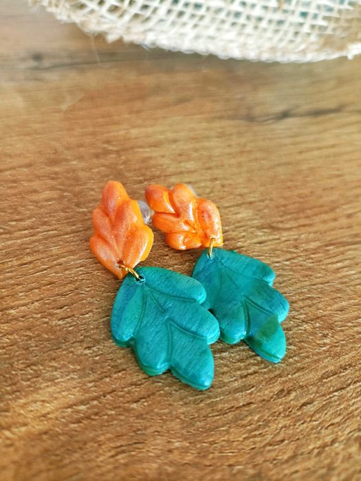 Jesienne kolczyki sztyfty handmade – listki perłowe