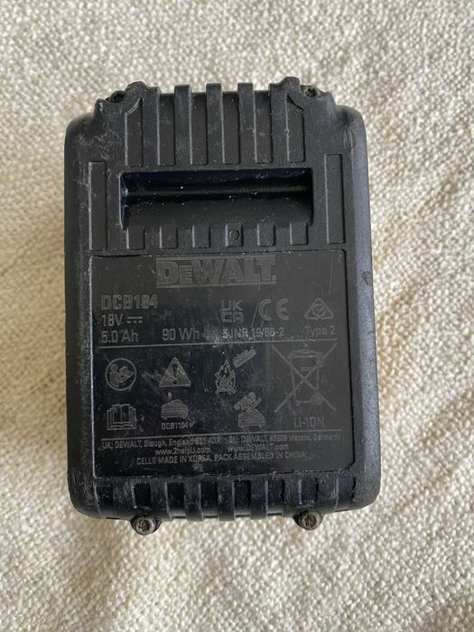 Литий-ионный аккумулятор DeWALT DCB184 XR