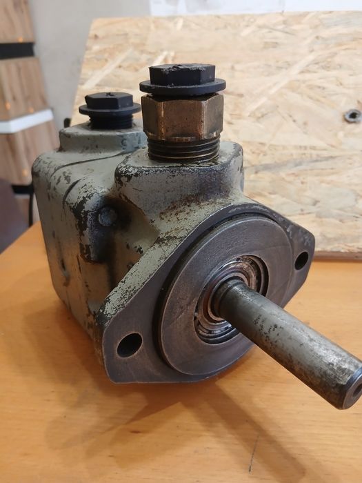 Pompa hydrauliczna Vickers 210 8 1C1 /363  sprawna