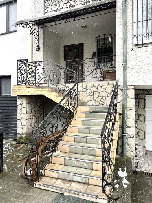 Продаж котеджу неподалік центру Тернополя