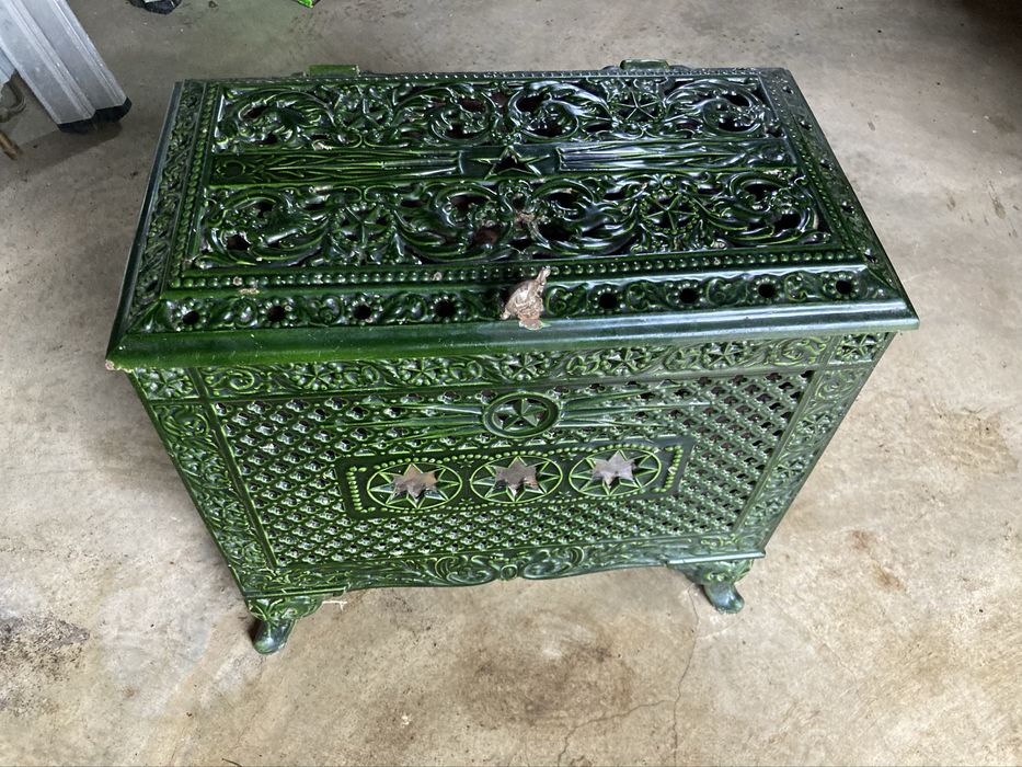 Fogão salamandra a lenha Arte Nova, esmaltado