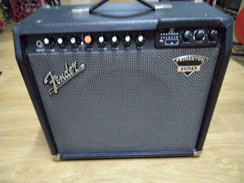 Fender Princeton 650, 65watts, bom estado