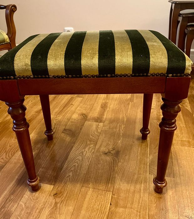 Włoskie stylowe drewniane pufy/taborety