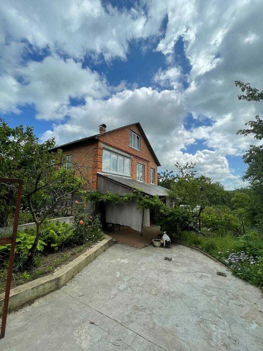 Продам цегляний будинок в Лезнево з приватизованою ділянкою. 34333