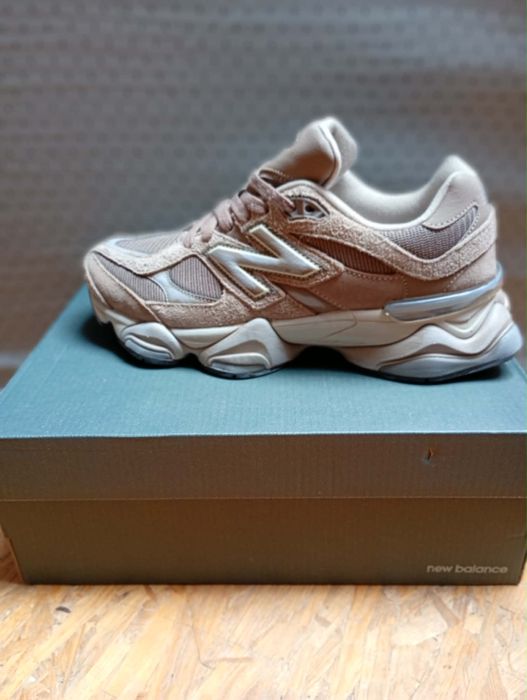 Bezowe sneakersy