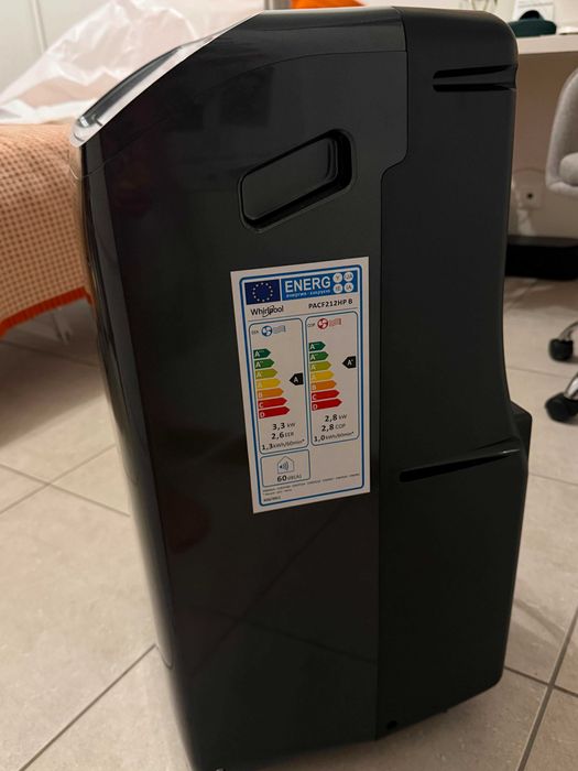 Ar condicionado portátil Whirlpool PACF212HP W 12, com capacidade de 12.000 BTU + manga para janela