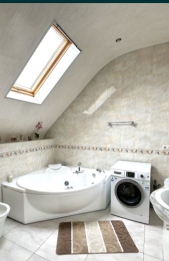 Чудовий  будинок та будиночок  з бассейном 5 хвилин до Центру