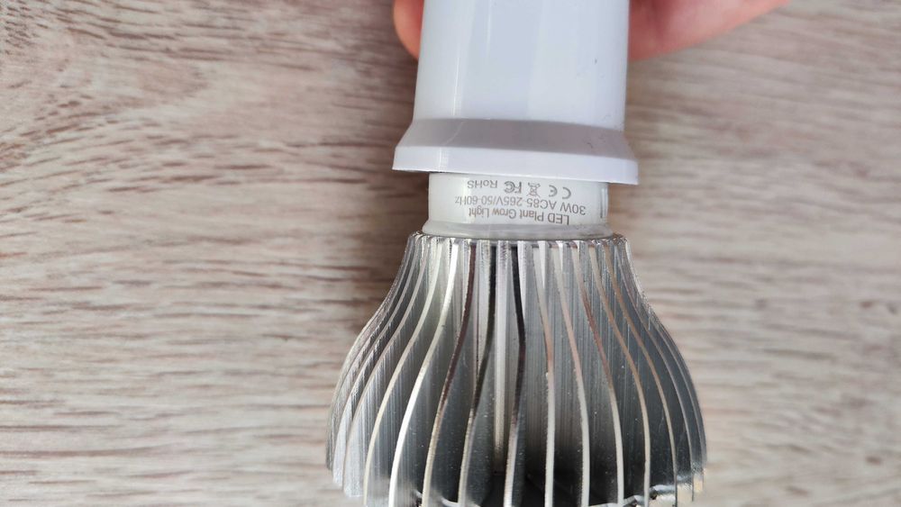 Oświetlenie LED do uprawy roślin (2 żarówki)