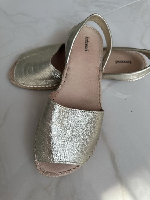 Босоніжки сандалі Intrend