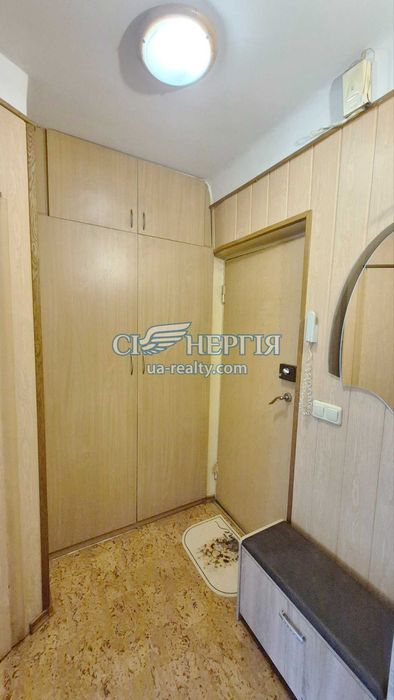 1-кім Каунаська, 10 Дарницька площа