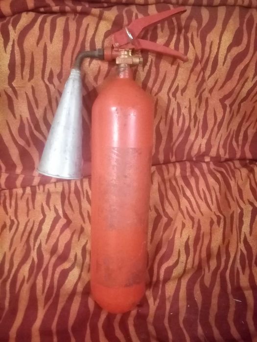 Вогнегасник Вуглецевий заправлений робочим СРСР новий