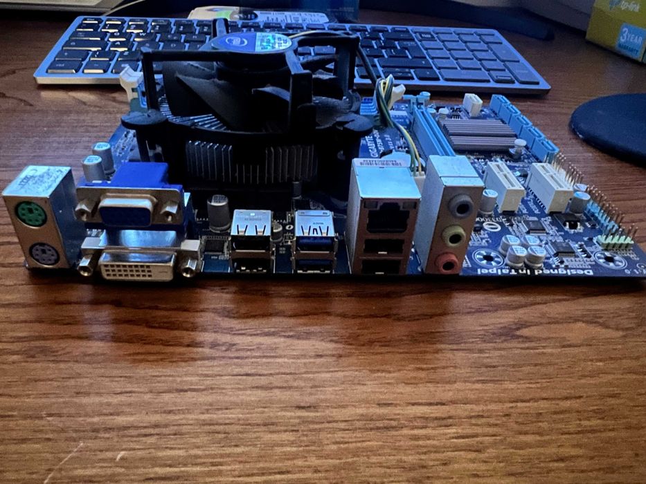 Gigabyte GA-B75M-D2V