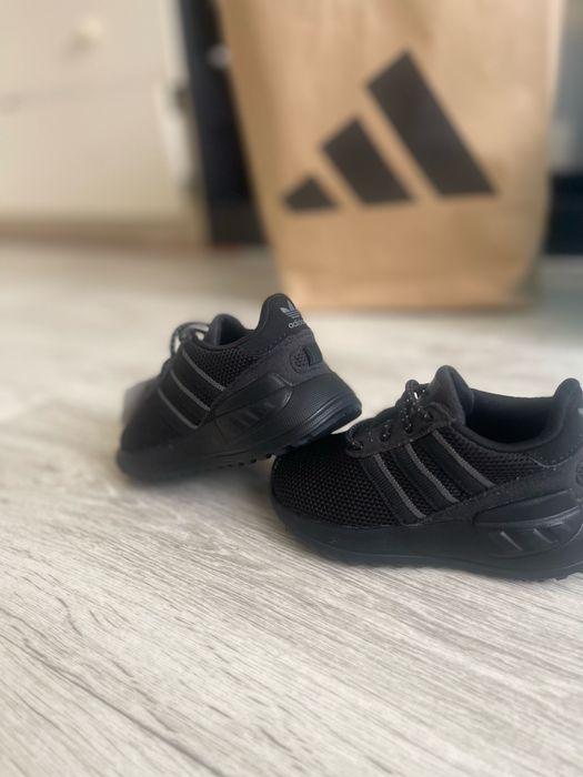 Крассовки adidas, кросівки , дитячі