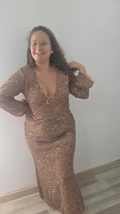 Vestido Comprido Sereia de Lantejoulas Caqui – Manga Comprida – Decote V – Novo - Tamanho L