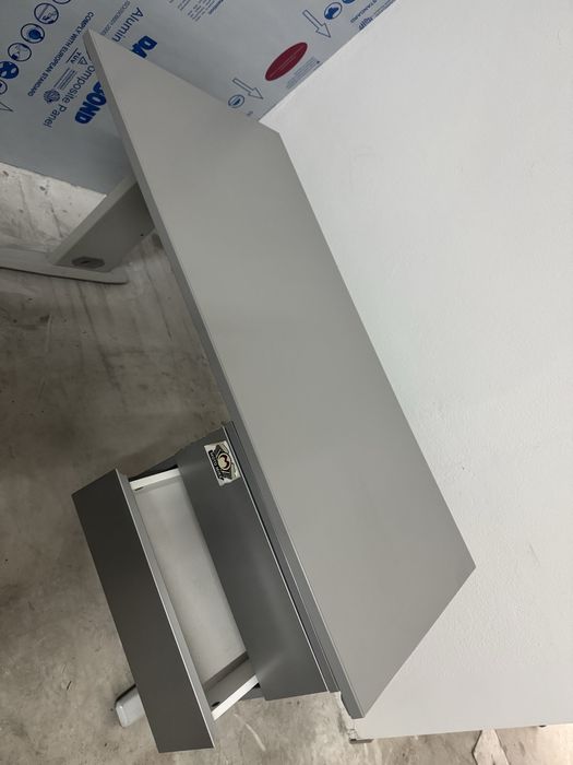 Secretaria com gavetas