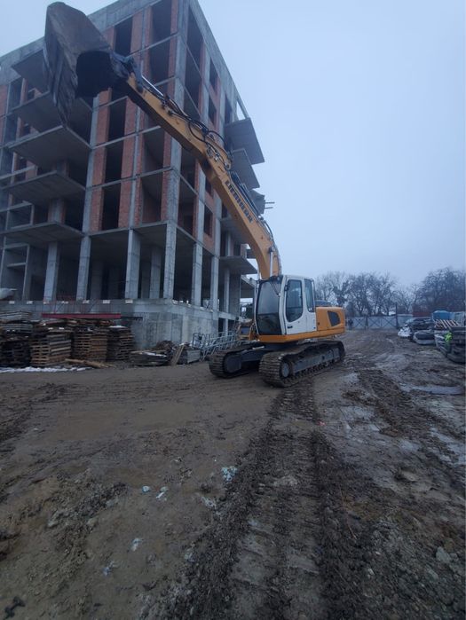 Екскаватор Liebherr 906