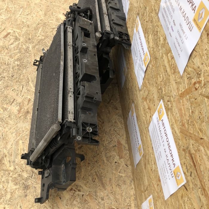 Передня панель (телевізор) радіатори Renault Megane 3 Scenic 3 09-15р.