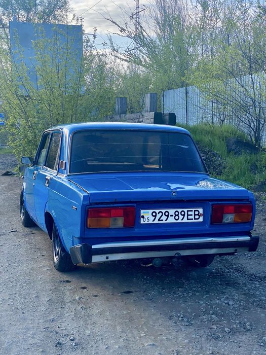 Автомобіль ваз 2105