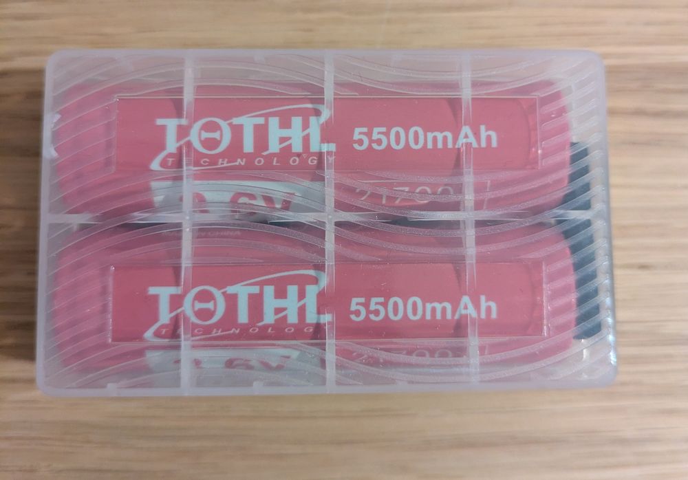 2 baterias recarregáveis TQTHL (5500 mAh)