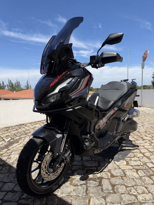 Honda adv 350 Black night F/extras