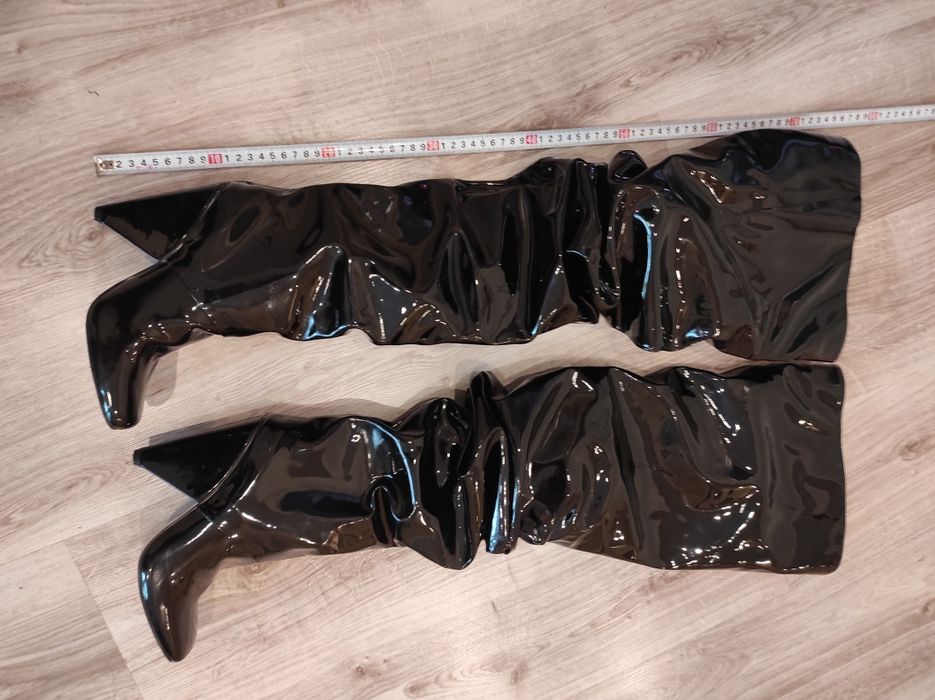 Lakierowane czarne kozaki marszczone muszkieterki 38