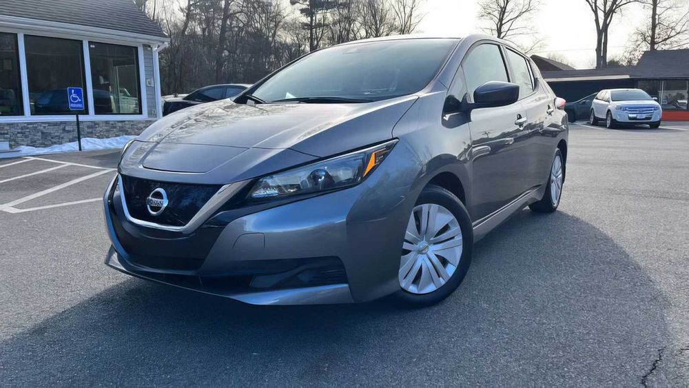 Nissan LEAF S      2022