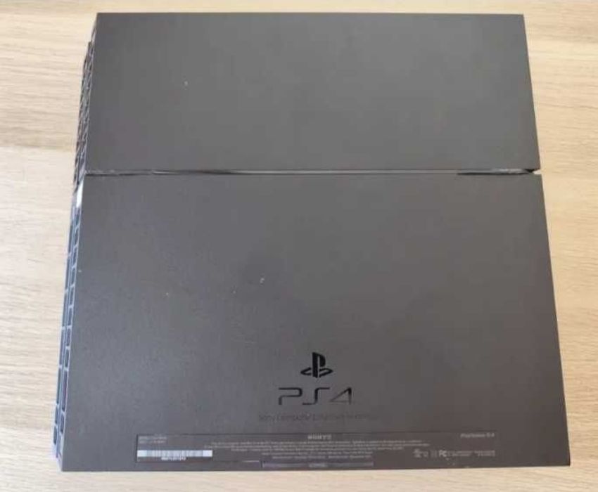 PS4 FAT 1ª geração + 2 comandos + Headset Sony camuflado