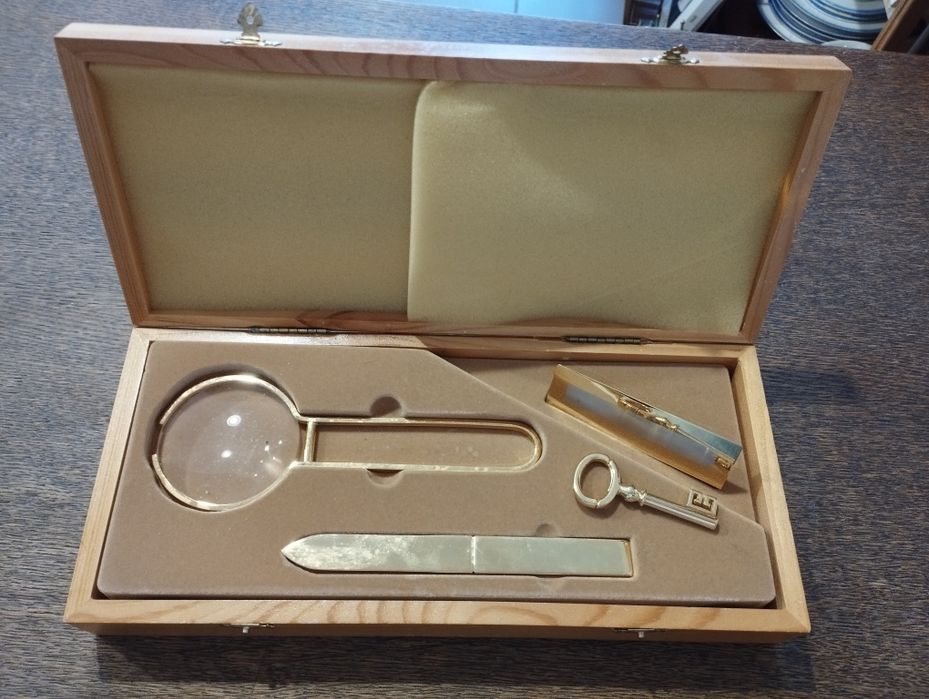 Piękny zestaw gabinetowy na biurko z lupą