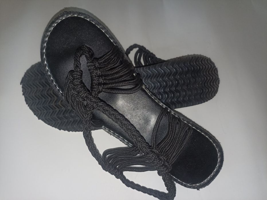 Босоножки плетеные