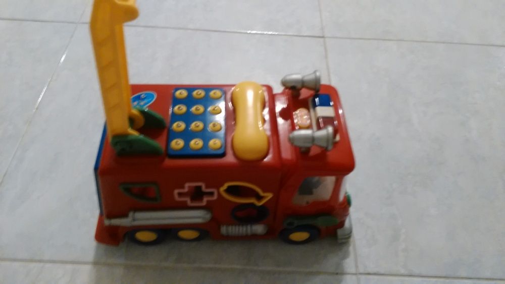 Carro de Bombeiros / Telefone e Encaixe de Formas e Cores