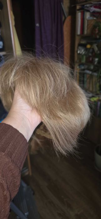 Peruka blond wlosy zakrywajace ucho