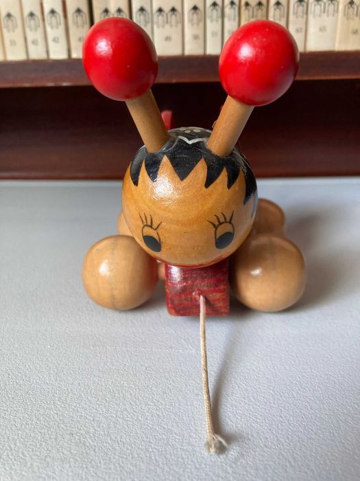Brinquedo de Madeira Antigo - Joaninha