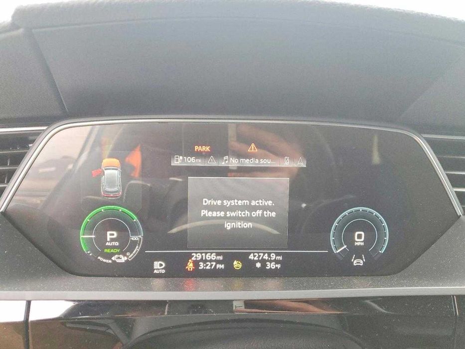 Audi E-tron Premium Plus 2022 *