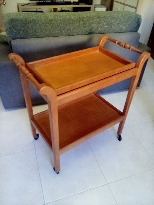 Carrinho de chá em cerejeira