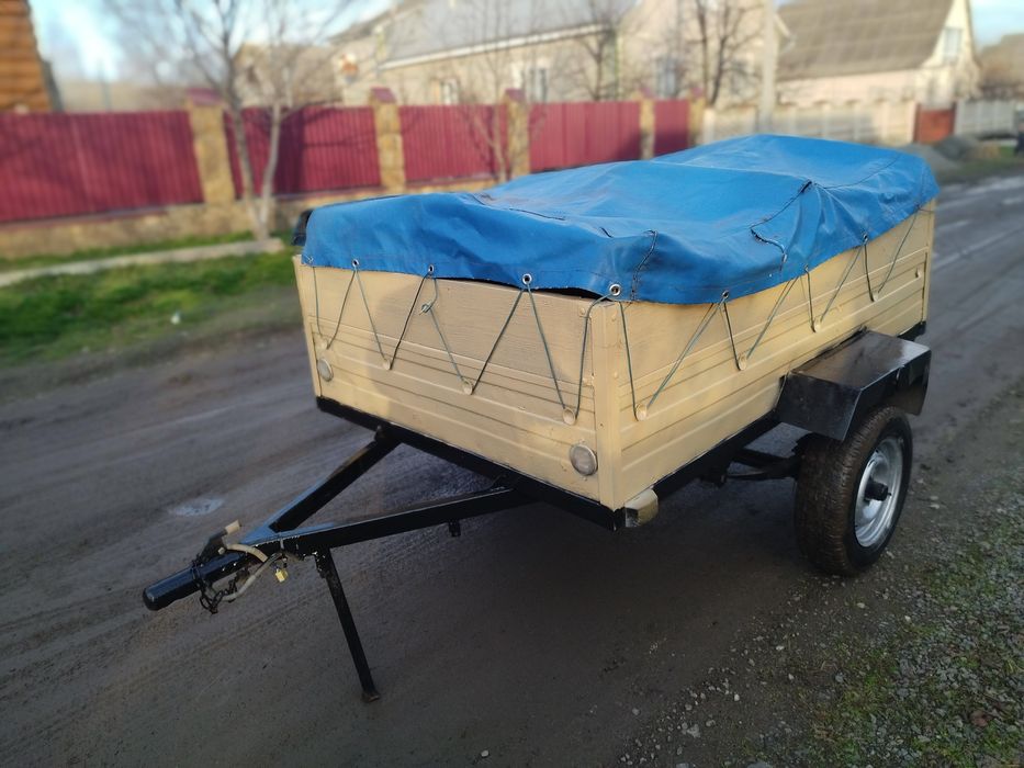 Автомобільний причіп з документами. Прицеп є ТОРГ