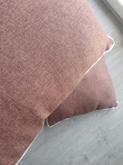 Três almofadas em linho castanhas