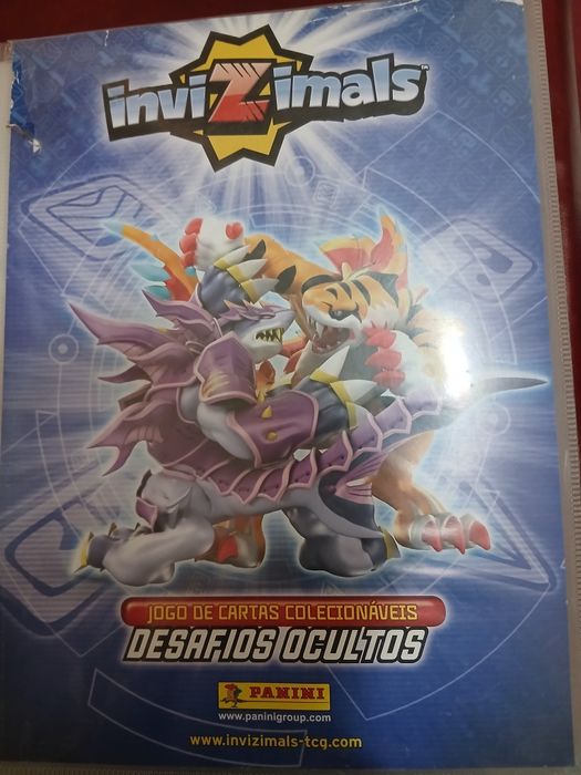 Caderneta Invizimals incompleta