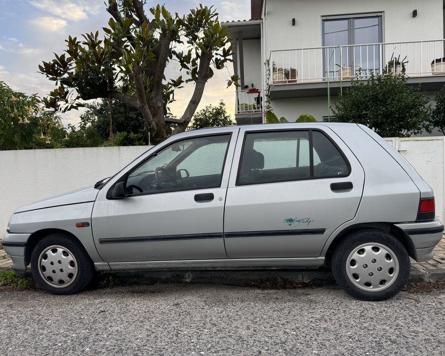 Renault Clio 1.2 Gasolina – Económico e Fiável