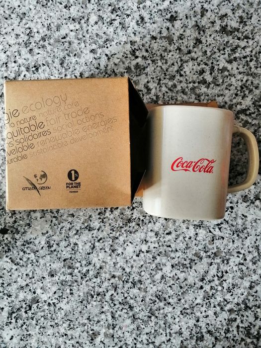 Saco térmico e 2 canecas ecológicas da coca cola