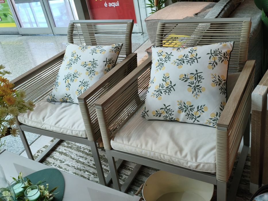 Conjunto de 2 cadeiras de jardim + mesa de apoio