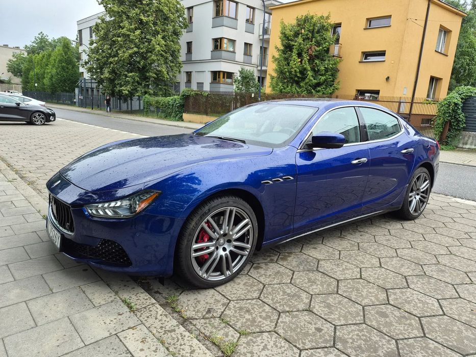 Maserati Ghibli SQ4 czarna skóra łopatki Blue Emozione
