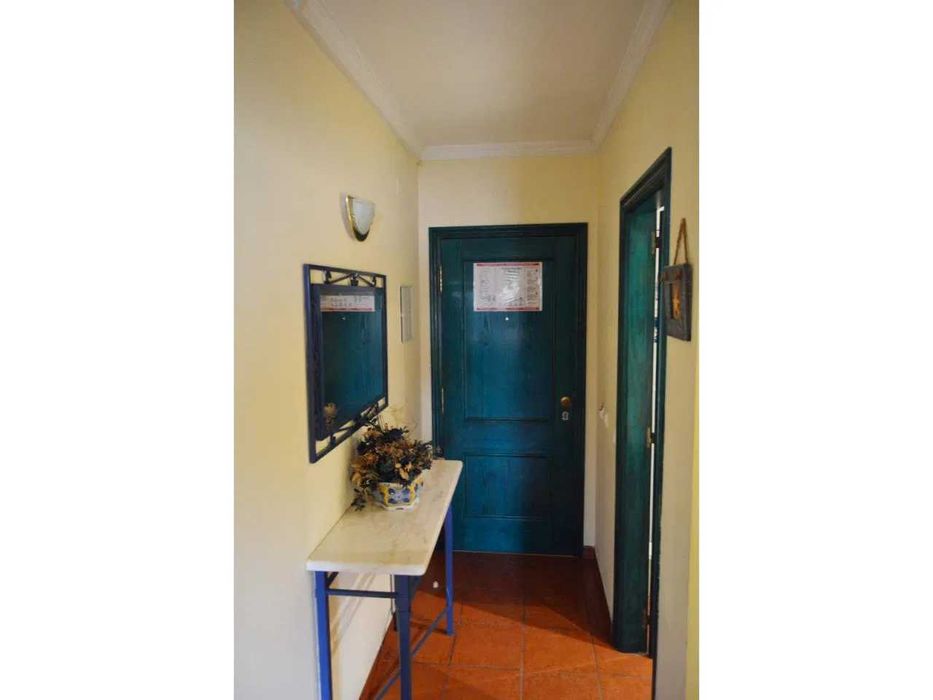 T3 c/AC em condomínio com piscina