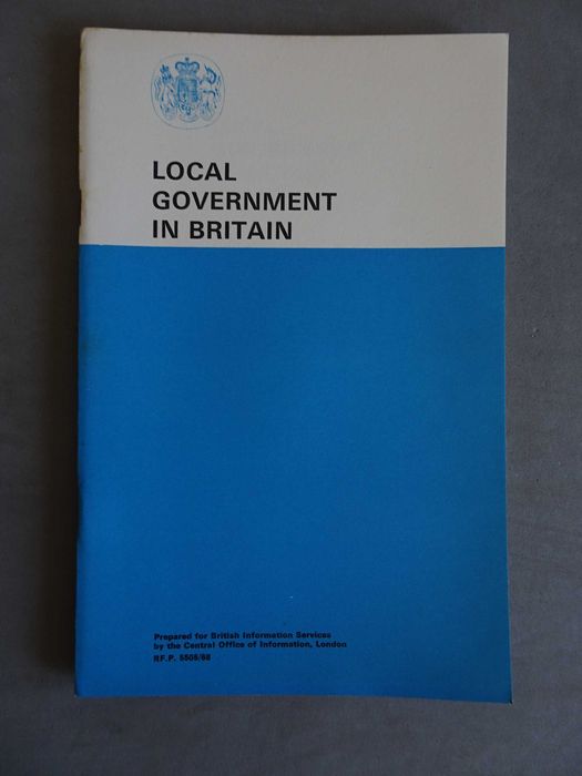 Livro Local Government in Britain 1968