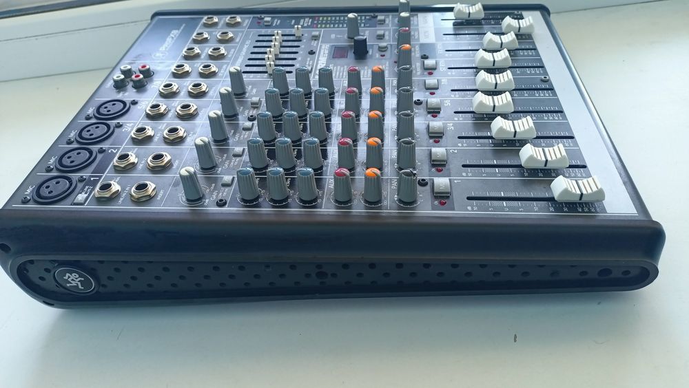 Мікшерний пульт  Mackie ProFx8